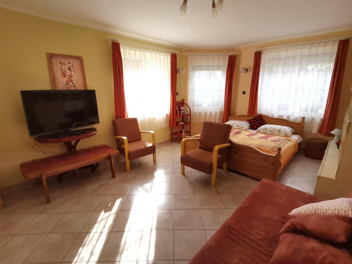 Marika Apartman Hajduszoboszlo Luaran gambar