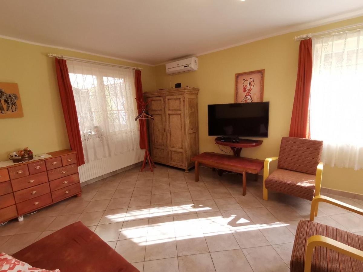 Marika Apartman Hajduszoboszlo Luaran gambar