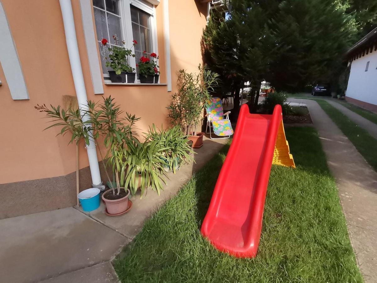 Marika Apartman Hajduszoboszlo Luaran gambar